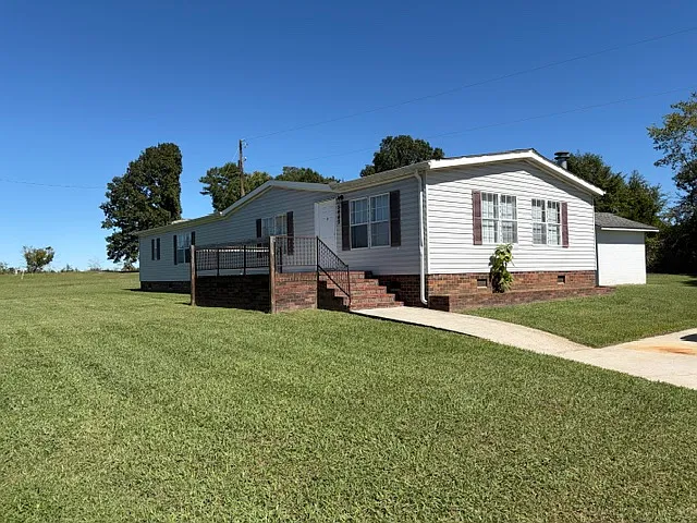3 bed, 2200 sqft, $1,550 — Photo 3