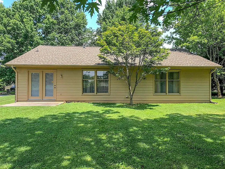 8904 Highbridge Dr — Photo 4
