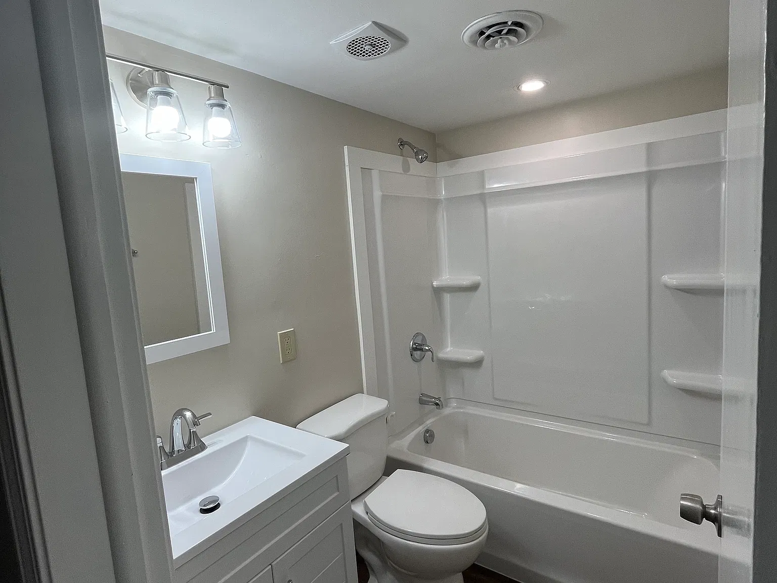 2 bed, $1,200 — Photo 3