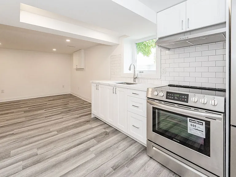 379 E 38th St #2 — Photo 5