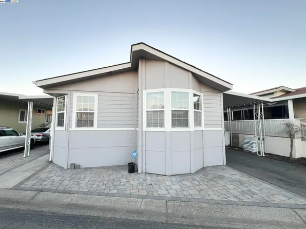 1200 W Winton Ave Space 215, Hayward, CA 94545