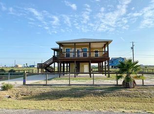 305 W Live Oak Ln, Rockport, TX 78382