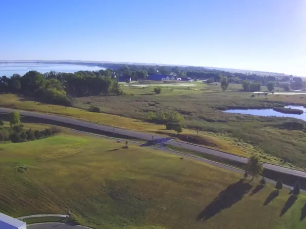 330 Private Road Hills Cir, Watertown, SD 57201