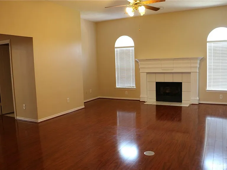 4428 Buchanan Dr — Photo 3