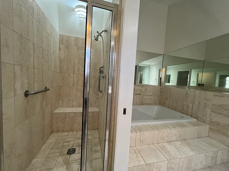 2433 Oneida St #1 — Photo 40