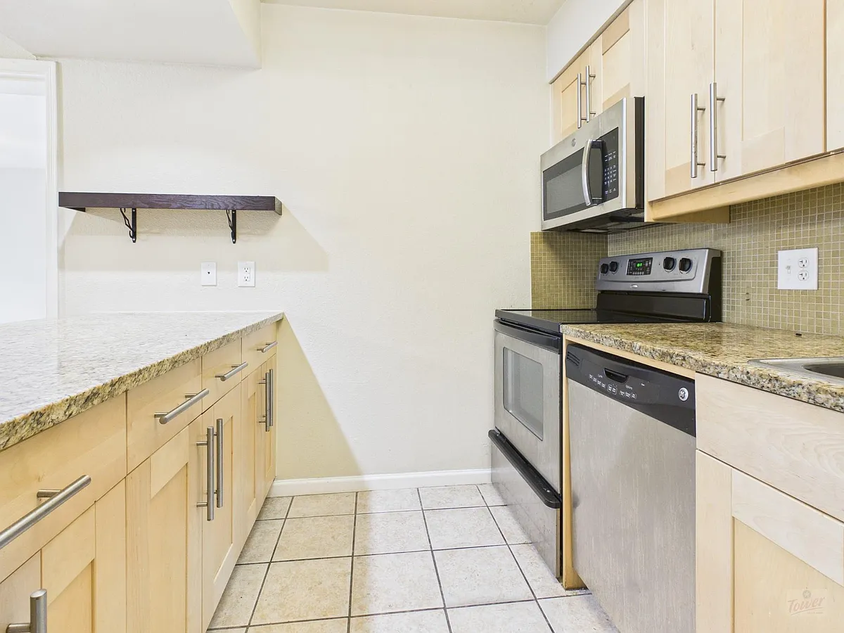 Building Photo - 7685 Northcross Dr #208