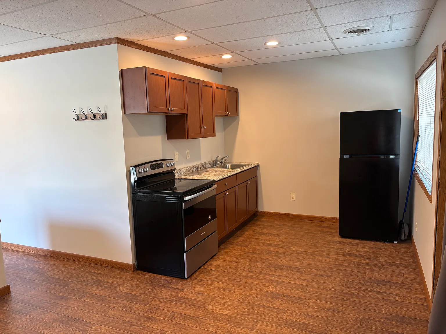 421 N Main St — Photo 3