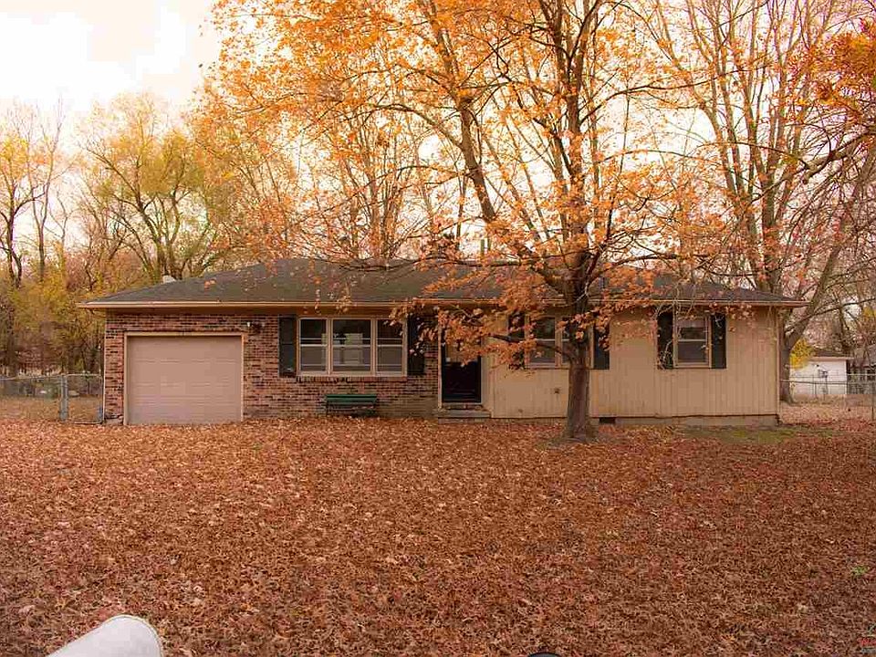 2nd image of 2817 Meadow Wood Dr