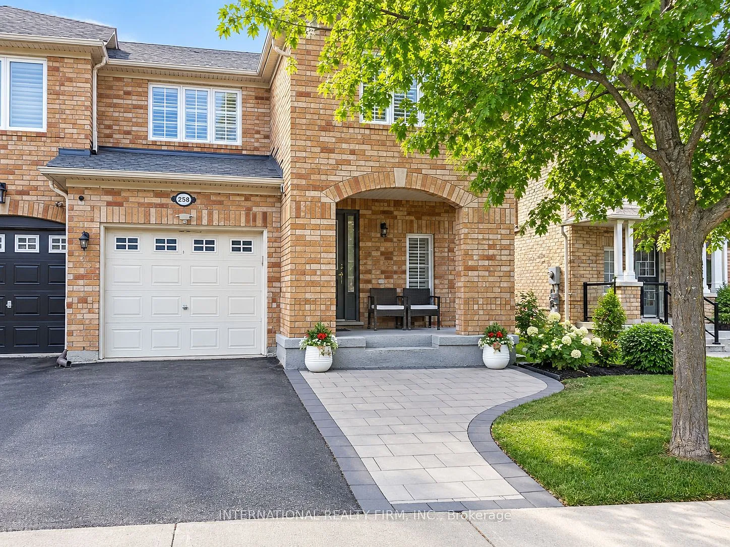 4 bed, $4,200 — Photo 1