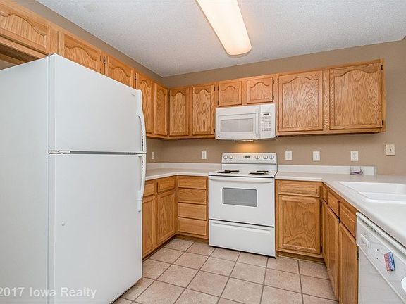 3rd image of 2544 NW Heritage Ave