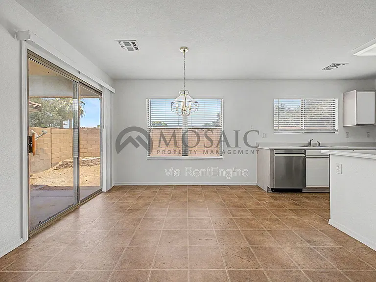 2232 E Spruce Dr — Photo 9