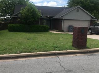 120 SE Trenton Rd, Lawton, OK 73501