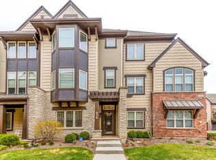 626 Parkside Ct, Libertyville, IL 60048