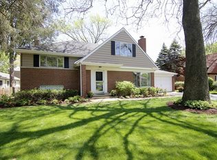 841 Hunter Rd, Glenview, IL 60025