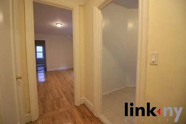 Rented by Link NY Realty | media 2