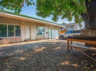 715 B Gerstmar Rd, Kelowna, BC V1X4B4