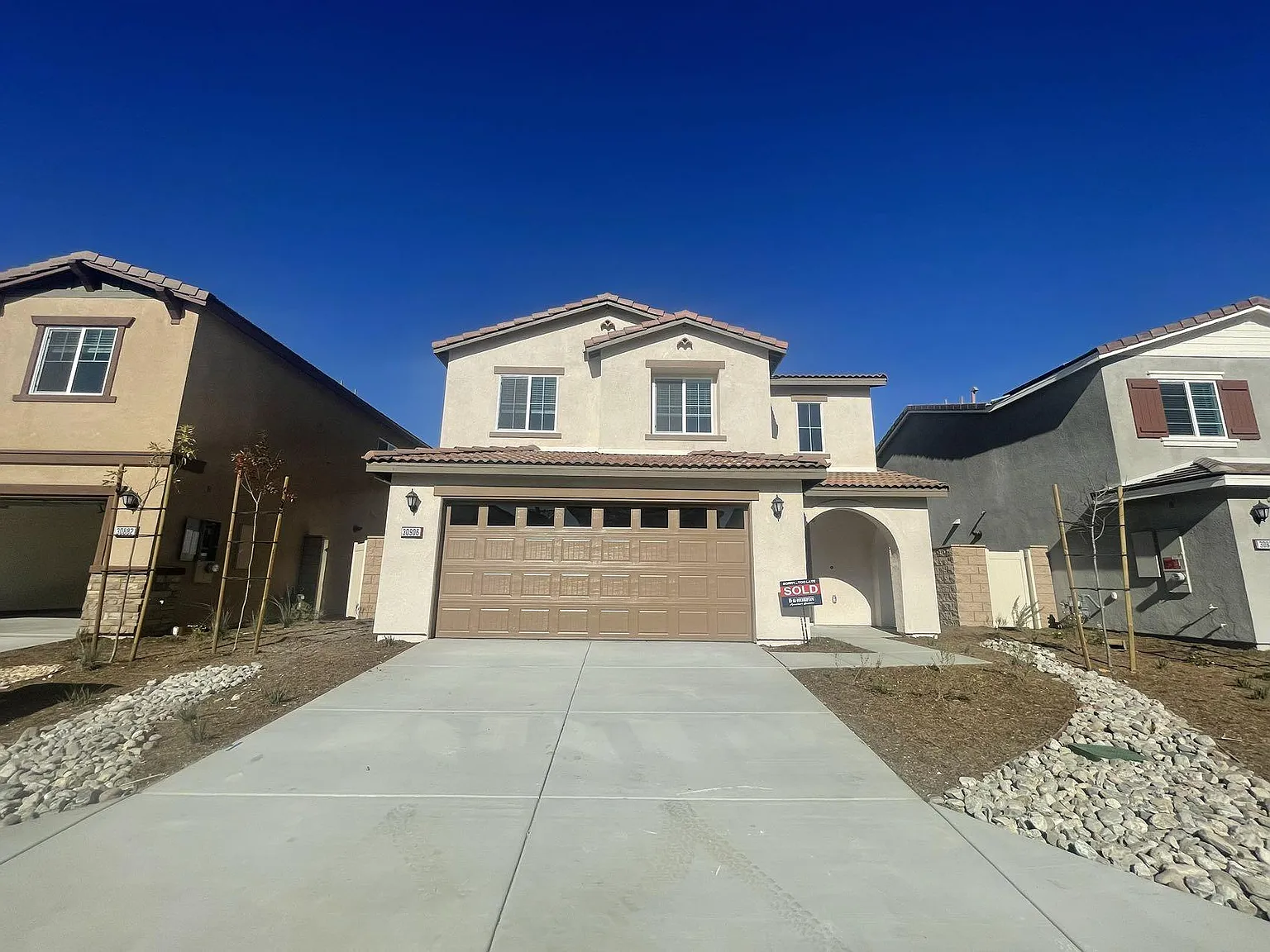 5 bed, 1800 sqft, $3,400 — Photo 2
