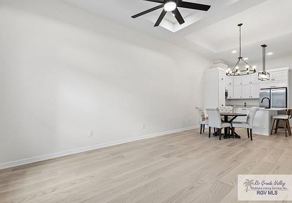 5th image of 324 Viking Ln