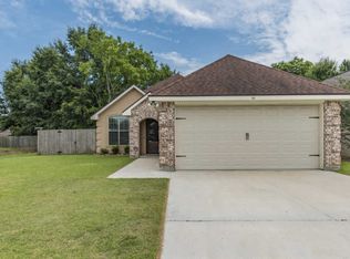 201 Milton Estates Ln, Youngsville, LA 70592