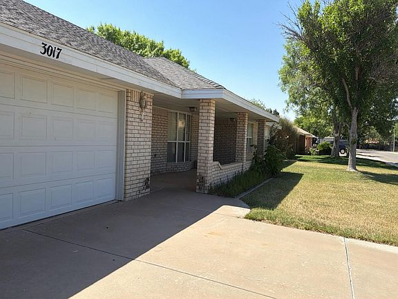 3rd image of 3017 Mesa Verde St