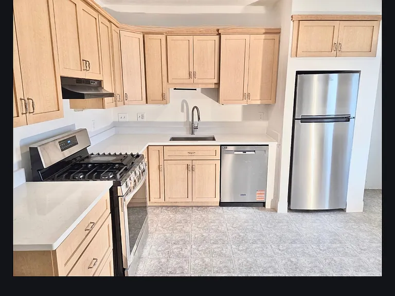 823 Saratoga St — Photo 14