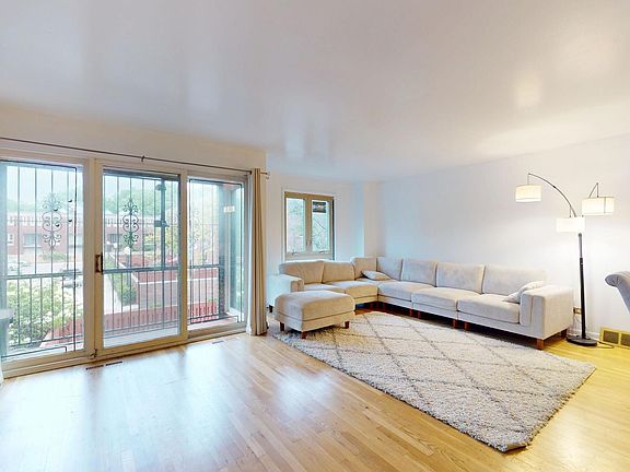 4th image of 2731 S Michigan Ave
