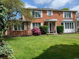 8 Old Orchard St, Williamsville, NY 14221