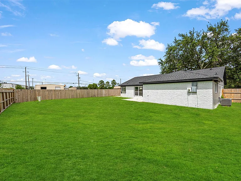 12831 Nyack Dr — Photo 25