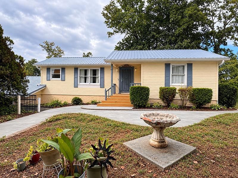1st image of 691 Lakehaven Cir