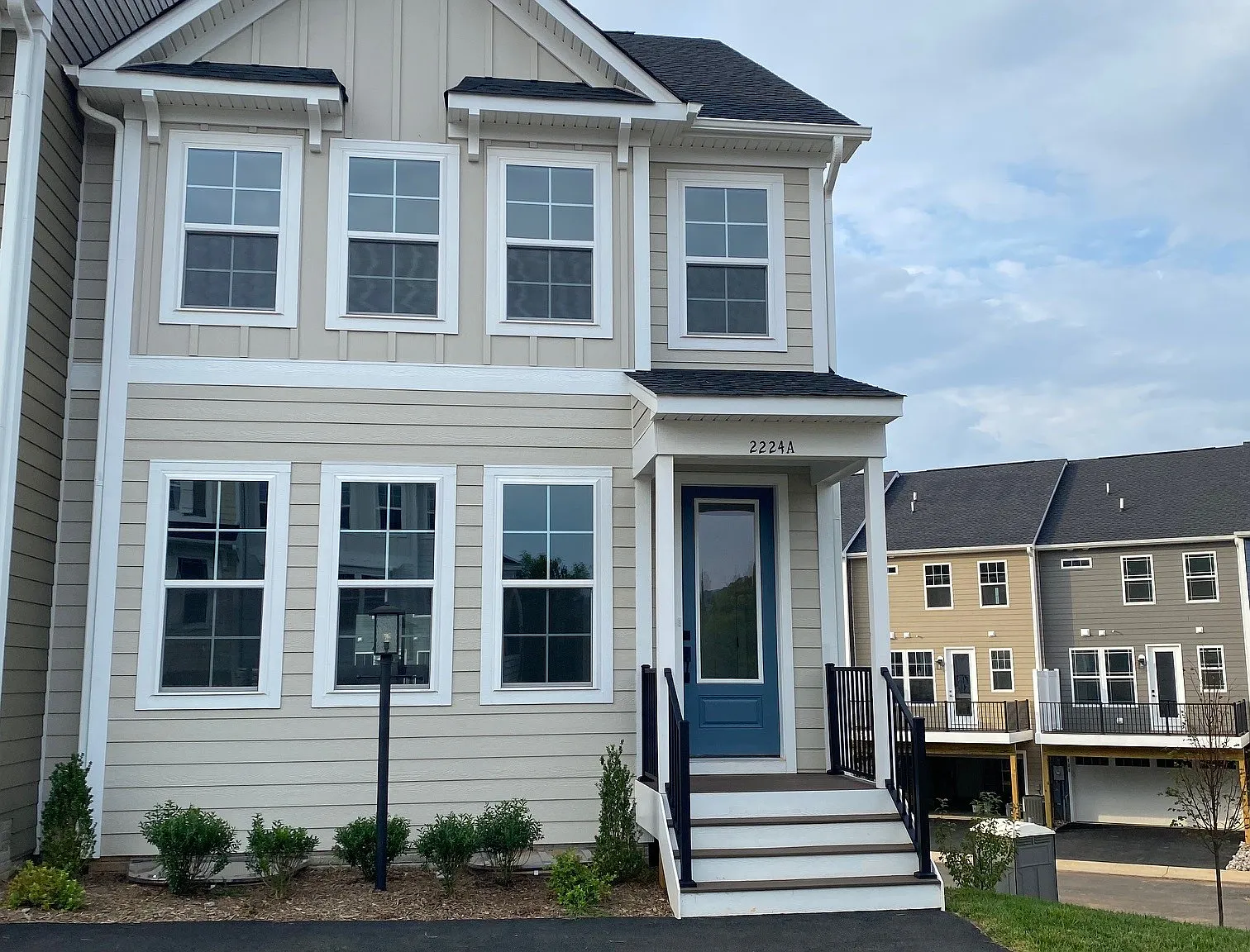 3 bed, 2.5 bath, 1815 sqft, $2,495 — Photo 2