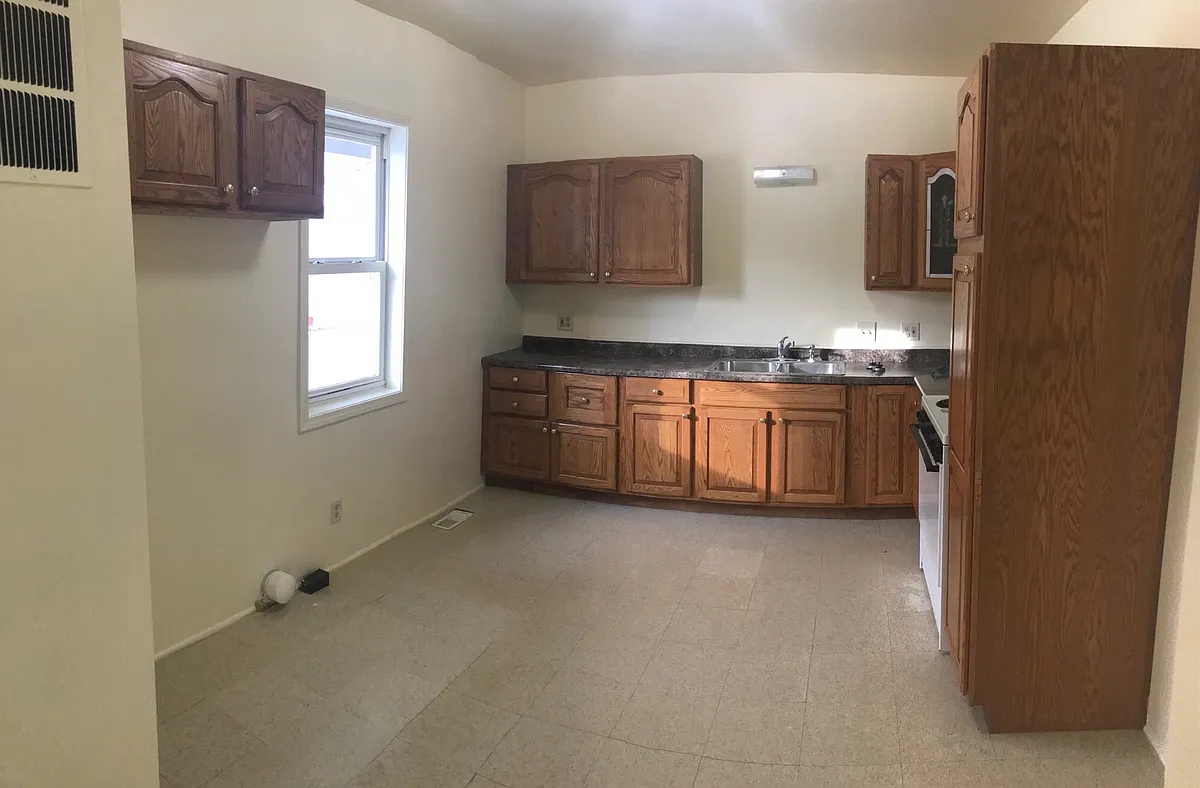Kitchen - 909 Stone St #1