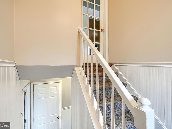 3rd image of 106 Montague Ln
