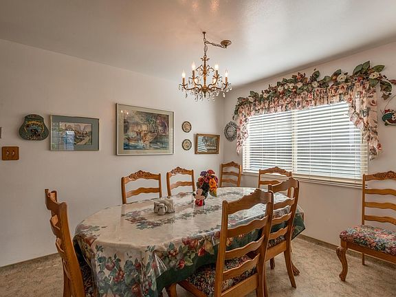 5th image of 2677 W Acacia Ave