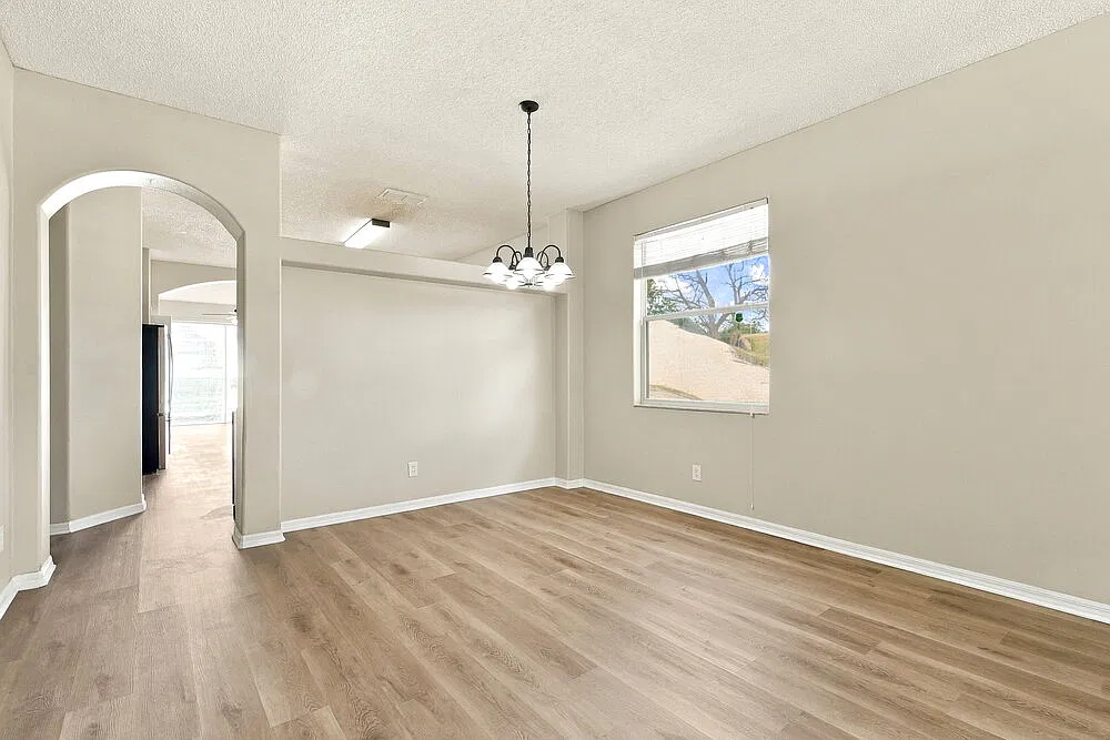 4 bed, 2.0 bath, 1972 sqft, $2,575 — Photo 4