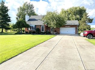 210 Peppermint Rd, Lancaster, NY 14086