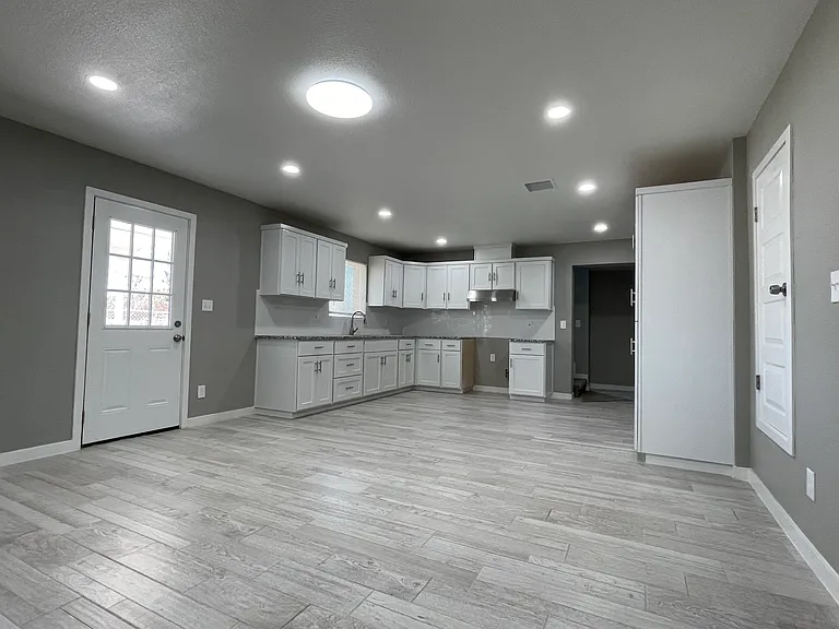 Isaiah Dr — Photo 2