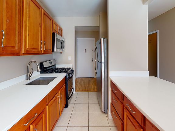 4th image of 310 Greenwich St APT 28C