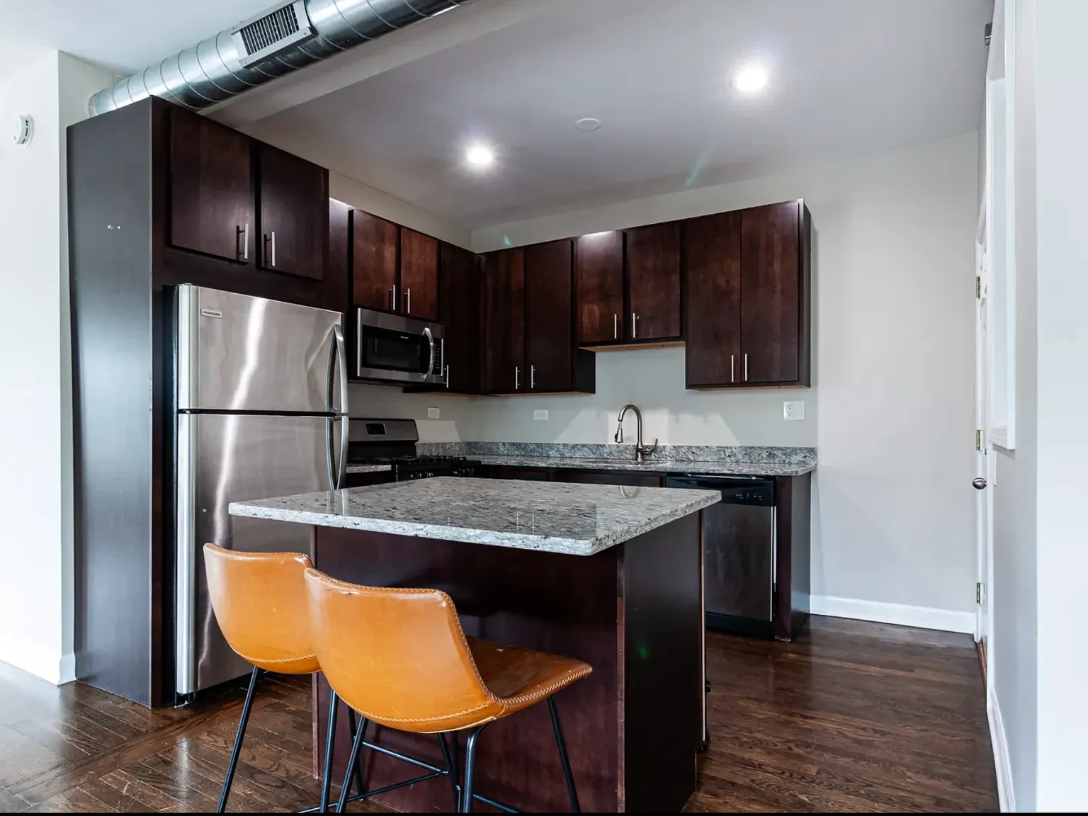 2 bed, 1300 sqft, $2,995 — Photo 4