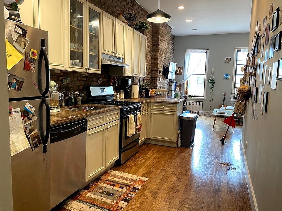 2nd image of 1271 Decatur St #3R