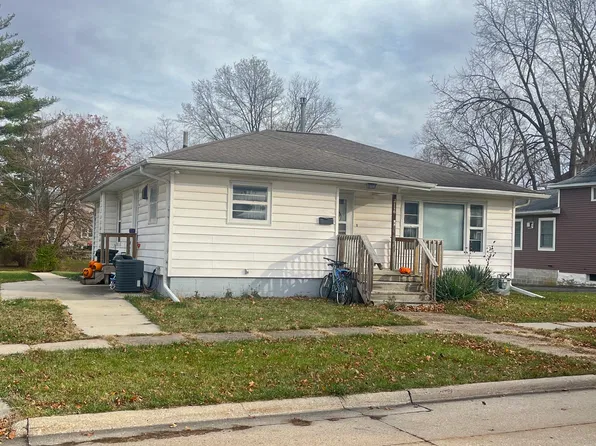 2116 Iowa St, Cedar Falls, IA 50613