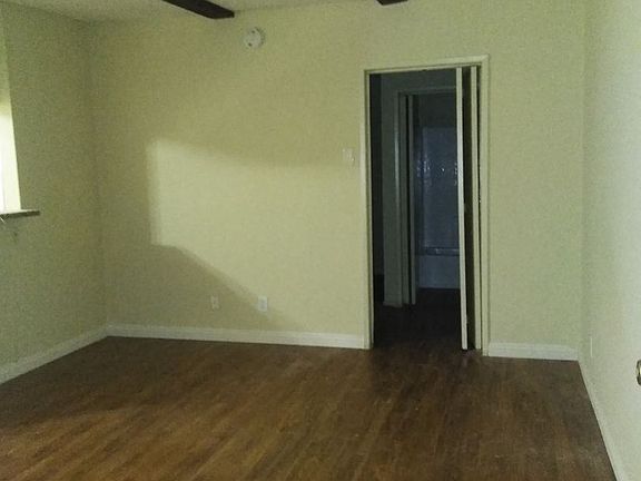 4th image of 21821 Saticoy St APT 13