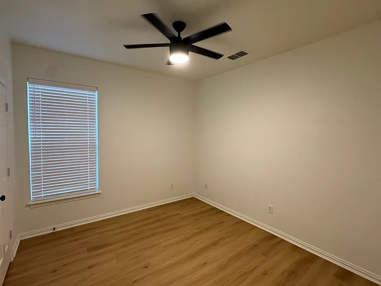 1823 Bur Oak Dr — Photo 15