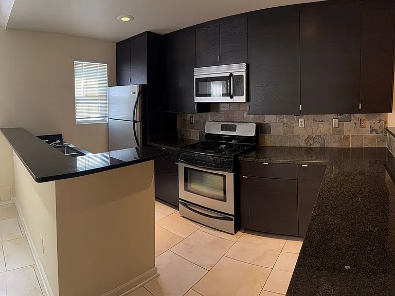 6741 Trafalger Sq — Photo 12