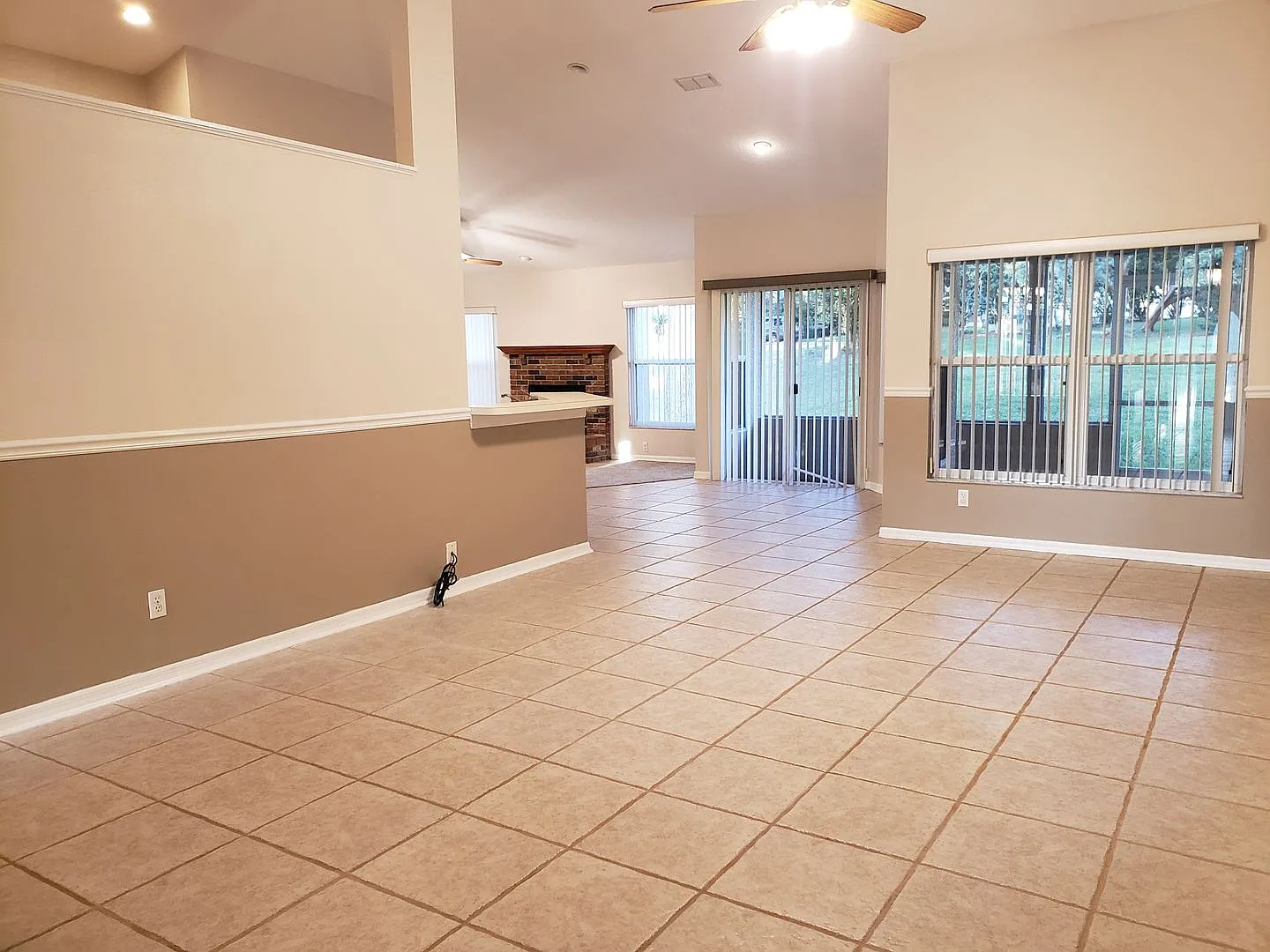 Sweetwater West. Gated Community. Contemporary 2047 htd sq.ft. 4/2.5 — Photo 4