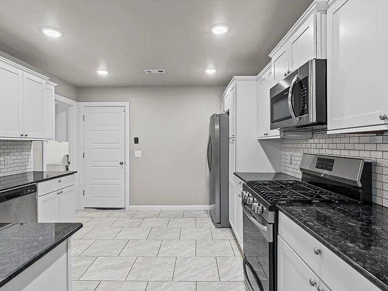3209 Oglethorpe St — Photo 14