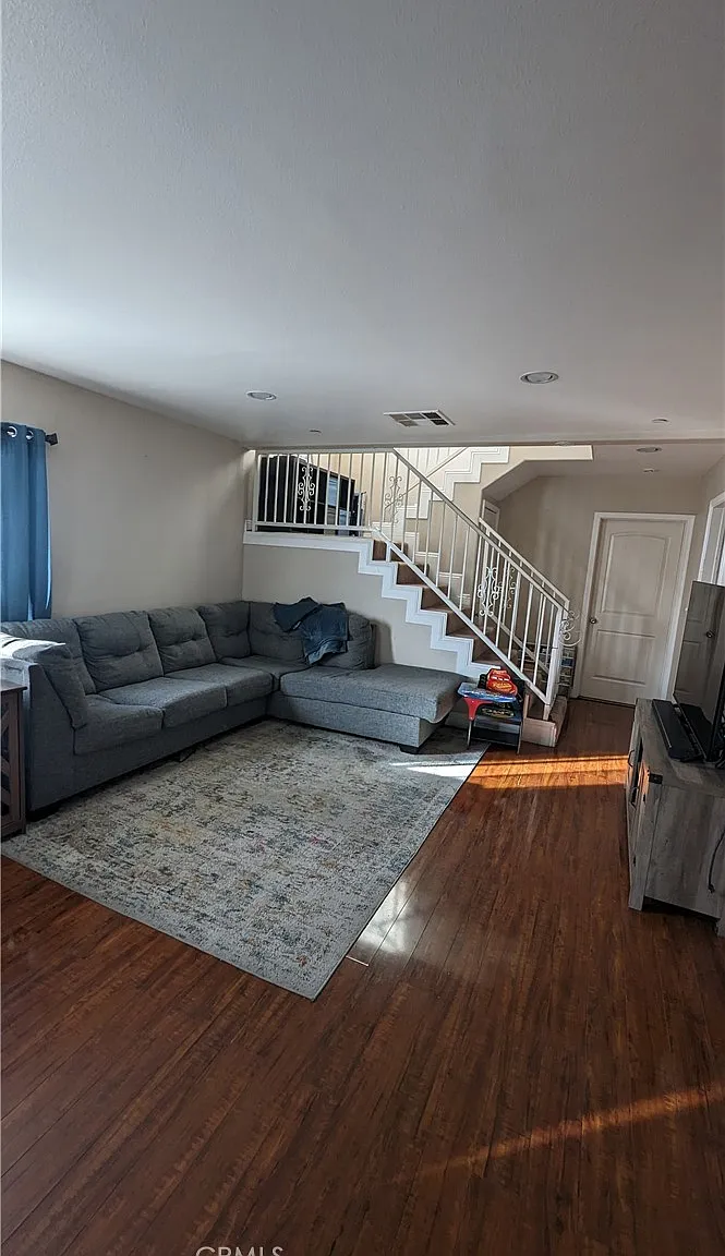4 bed, 1566 sqft, $3,700 — Photo 3