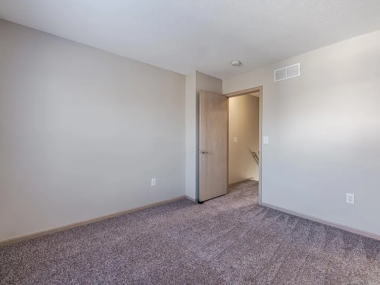 Eastpointe Lakes Apartments and Townhomes — Photo 14