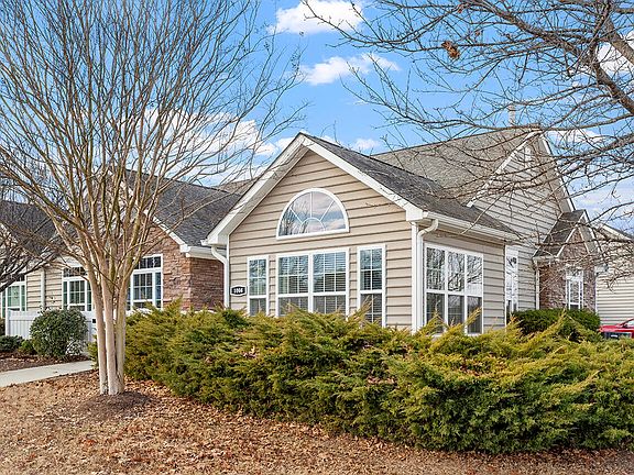 2nd image of 1066 Blue Bird Ln