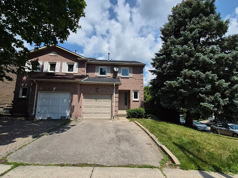 77 Colleen St — Photo 2