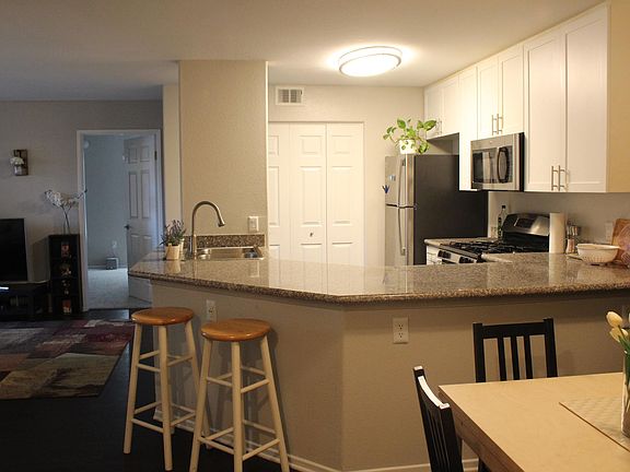 5th image of 4739 Moorpark Ave APT 17